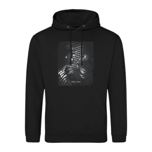 Bluza z kobietą i kotem w oknie - romantyczny design miłość i kot