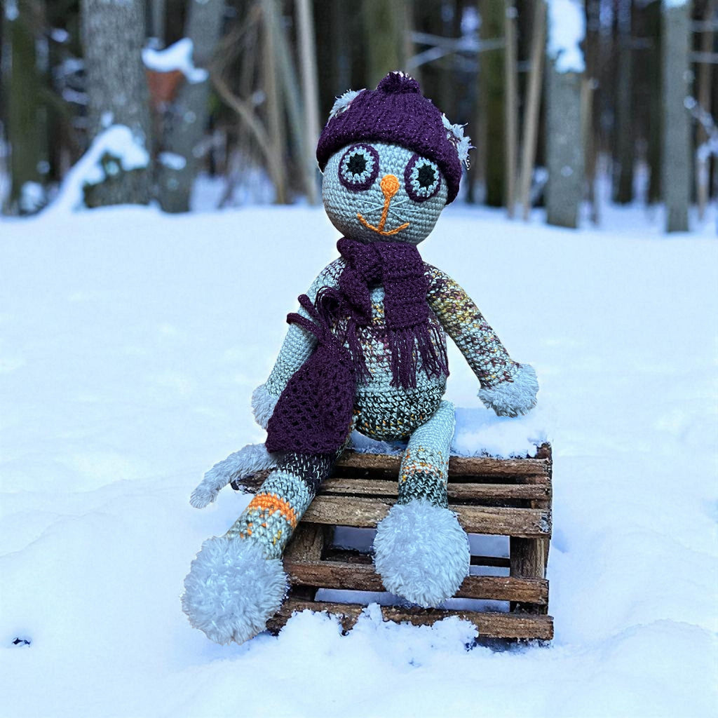 Szydełkowy kot Przymrozek - ręcznie robiony handmade z włóczki, unikatowe rękodzieło