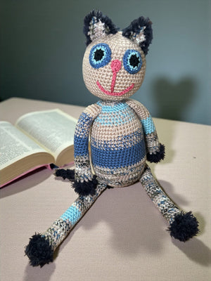 Szydełkowy kot Ciszek - ręcznie robiony handmade z włóczki, unikatowe rękodzieło